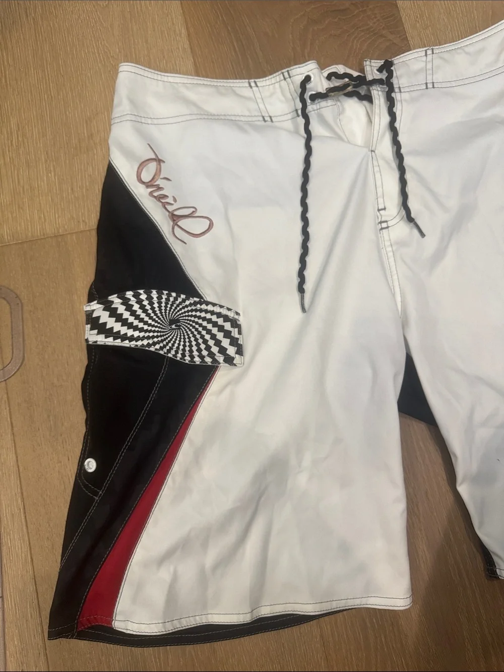 O'Neill Men’s White, Black & Red Boardshorts